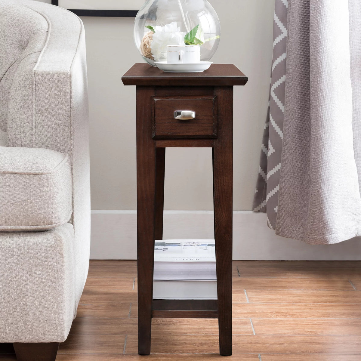 Chairside Table in Chocolate Oak Q86128