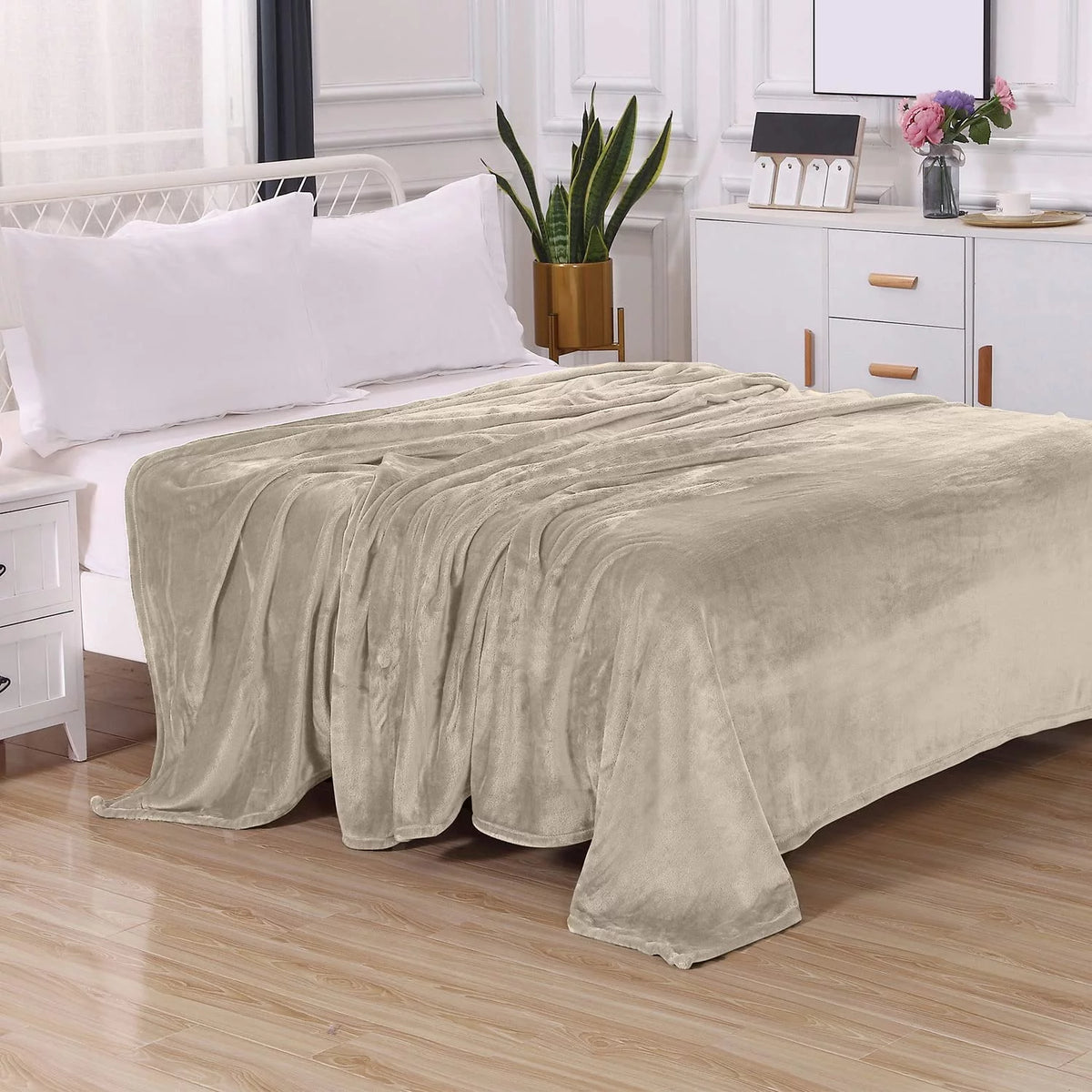 Cream Full/Queen Flannel Fleece Blanket C98262