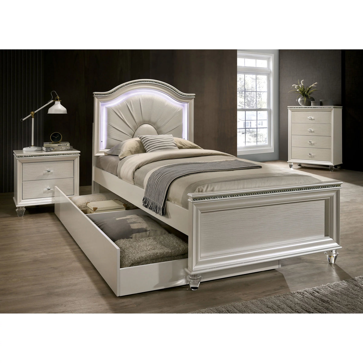 Pearl White 4-Drawer Chest T90958