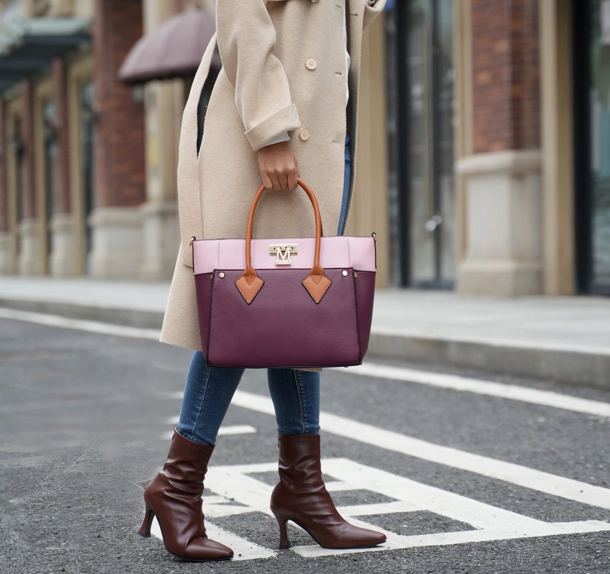 Burgundy Tote Bag & Wristlet Wallet U281390