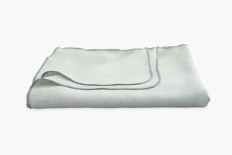 Opal Linen 108 in Round Tablecloth X440