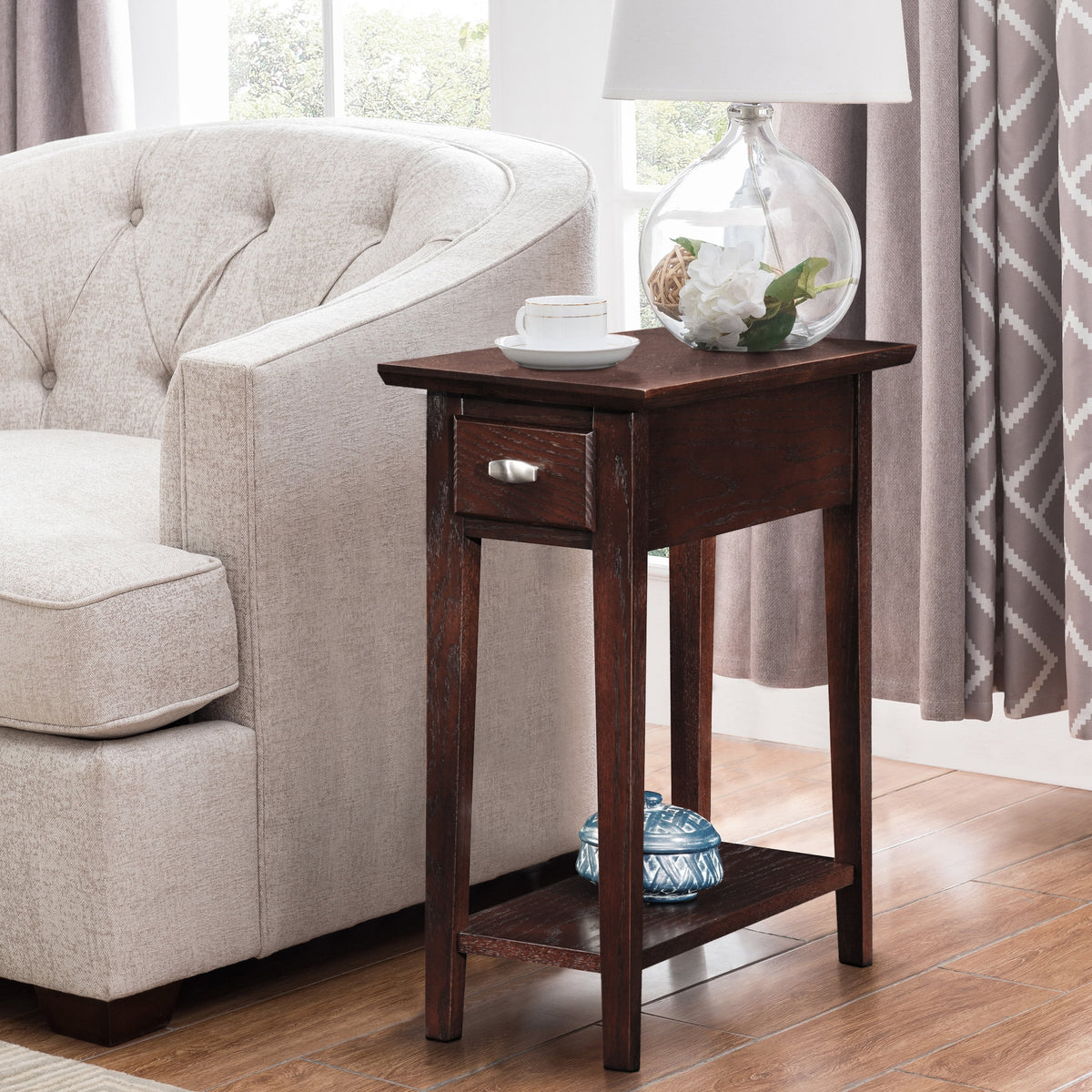 Chairside Table in Chocolate Oak Q86128