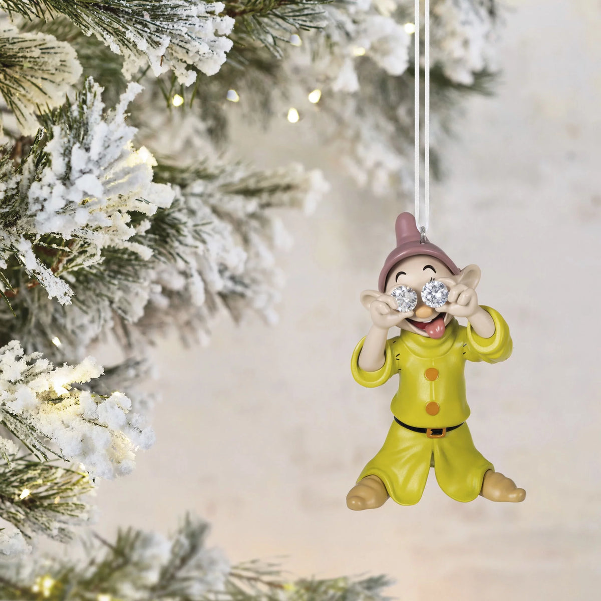 Disney Snow White and the Seven Dwarfs Metal Ornament E6859